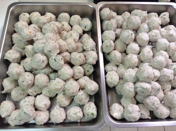 浮起來後，約3分鐘後，撈起放涼。