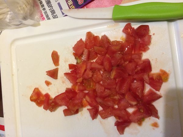 番茄切成小塊
