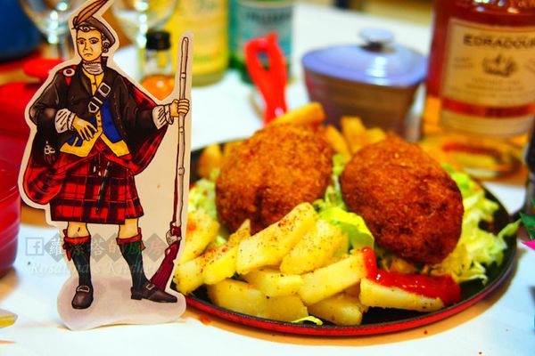 用餐的時候，看著自己所畫的蘇格蘭傳統服飾，感覺更有fu呢~~好像置身在蘇格蘭。