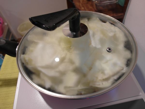 加入高麗菜悶炒