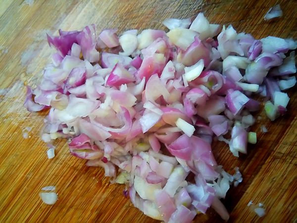 紅蔥頭切碎且量要足夠才會香喔