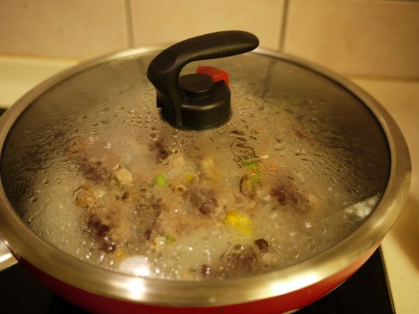 加入適量水悶煮至食材全熟