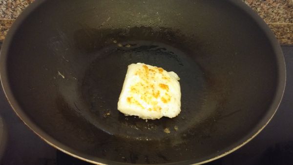 兩面煎到金黃色可以上碟~