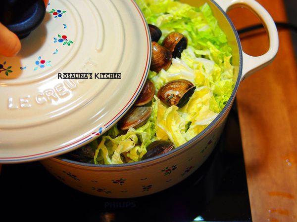 加上蓋子小火燉煮。