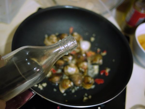 馬上倒入一碗公的米酒