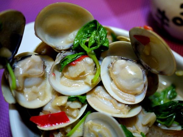 看那些胖胖又肥肥的塔蜊...超juicy.