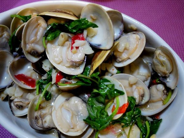 滿滿一盤足夠2個人吃了..
^o^/由於用米酒所以不加奶油、醬油等等附加調味料,
但吃的時候有種原始的海味,也是一種享受