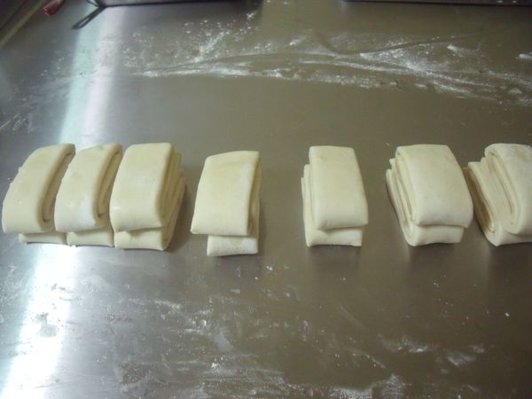 2.5公分切一刀,兩個疊在一塊。