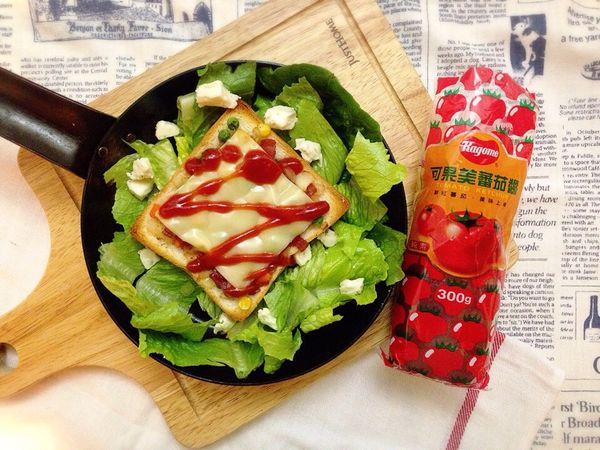 懶人吐司披薩簡單又方便，愛吃甚麼配料自己加，起司片也可用乳酪絲替代唷～