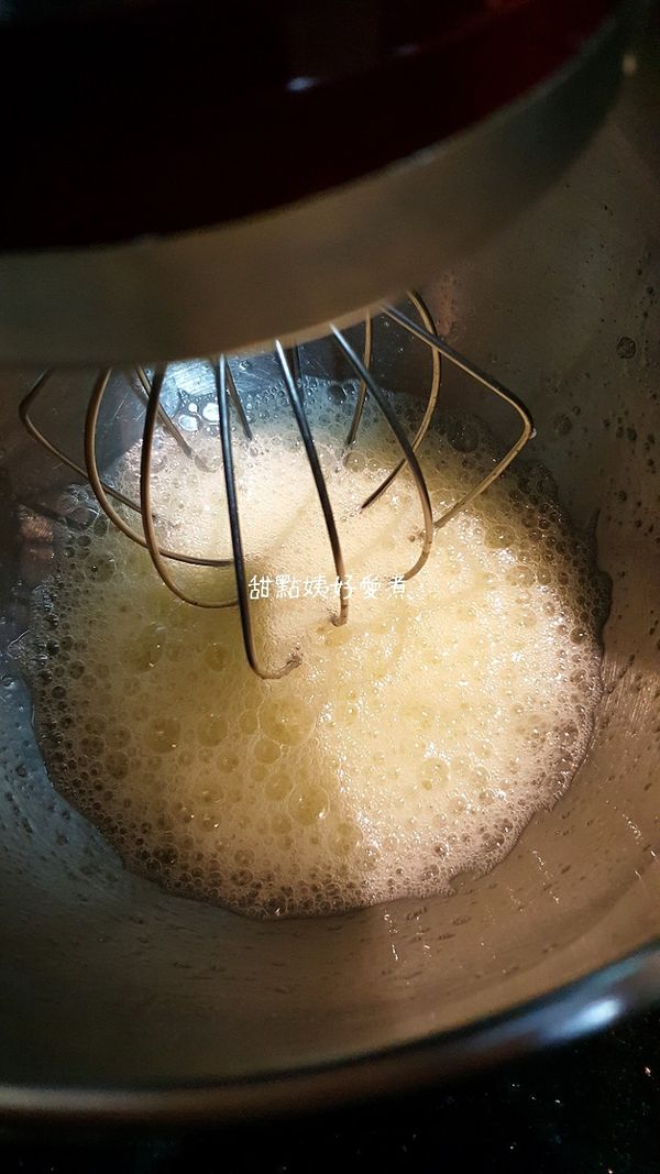 蛋白糊:
蛋白先打至粗泡泡