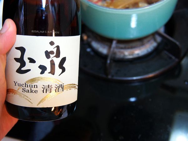 9.加入清酒大約50ml。