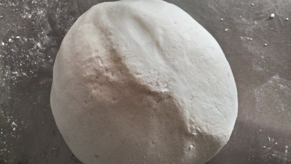 這時步驟3加入步驟2揉成表面光滑的糯米糰