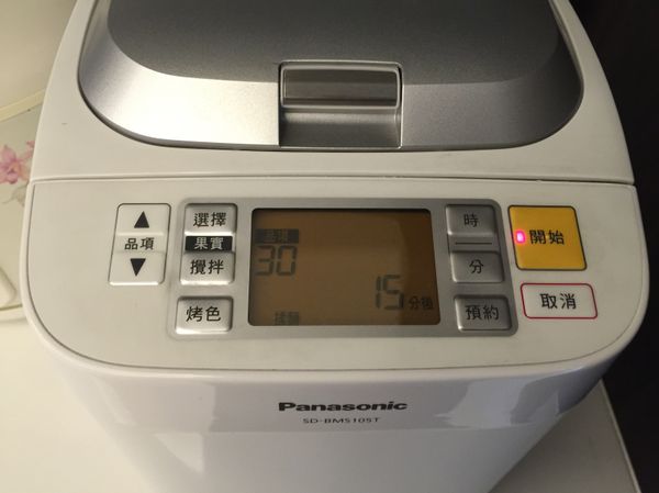 將食材1所有材料放入，用品項30攪拌5分鐘！攪拌完成後等待10分鐘！