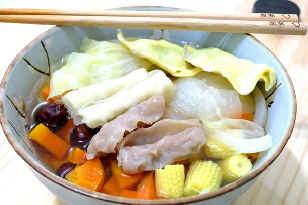 第二次電鍋快跳起來之前，放入冬粉。
跳起來後(加些鹽)就大功告成了~!!