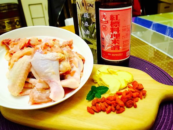 備好食材、薑切薄片