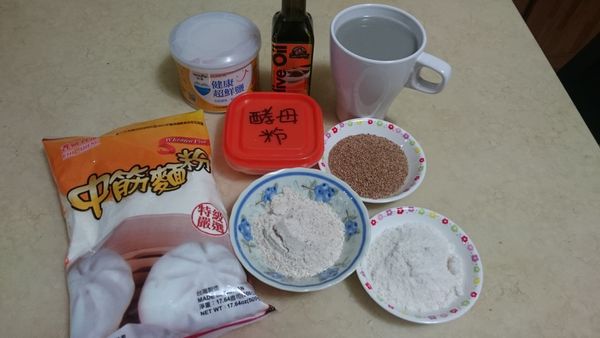 將紅藜先用濾網洗淨泡沫後晾乾備用