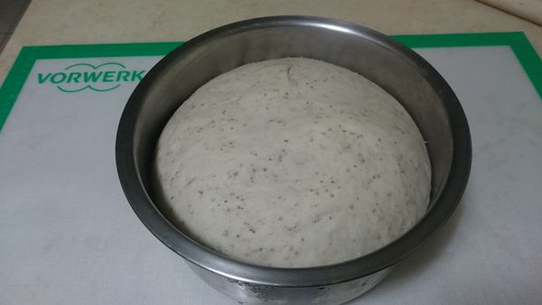 發酵完成取出整型成要的饅頭形狀