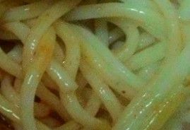 五穀雜糧麵:將剛剛燙完的花野菜的水直接把麵放進去給它滾個5分鐘起鍋