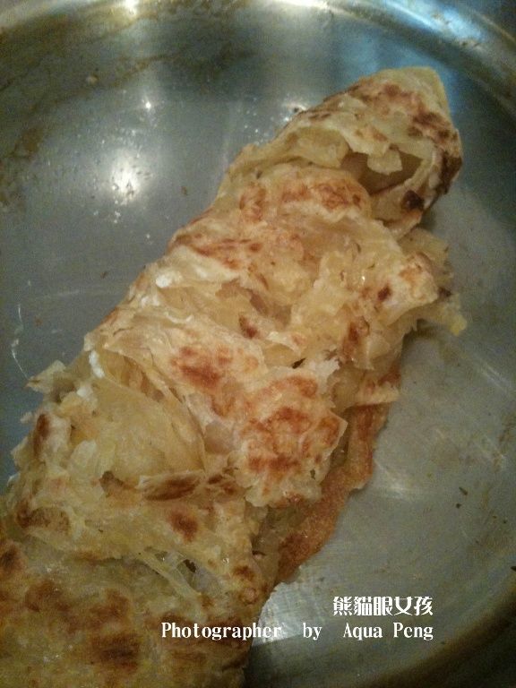 接者將起士跟薯條放置中間，包起，就可以上桌了。