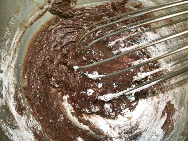 攪拌均勻，麵粉粒不明顯就可以，不要過度攪拌