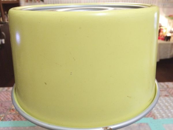 放入預熱好的烤箱，170度烤溫，總時間34分鐘，（表面上色後可以把溫度下降10～20度），出爐後要馬上倒扣，冷卻後才能脫模