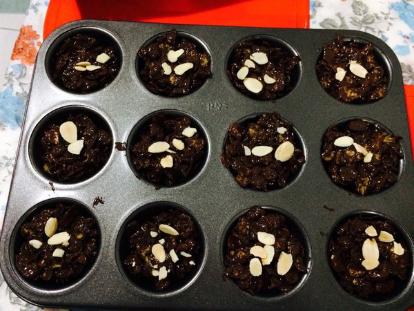 最後放入模型𥚃定型再放入冰箱冷藏約二小時就可以取出享用了