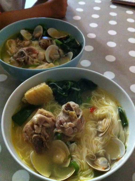 大女兒原本說不想吃的,端上桌後吃了一口就說:好好吃喔,結果吃最多的就她了^^
家常就是隨性煮,下回想加一些菇類一定更營養好吃