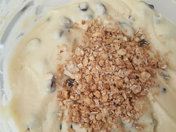 將藍梅乾及燕麥加入步驟3拌勻備用