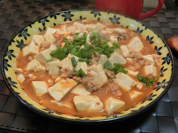 稍微收汁後即可盛盤，可撒上蔥增加香氣及色澤。