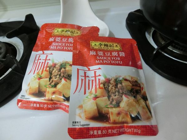打開兩包李錦記麻婆豆腐醬