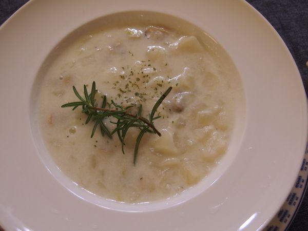 熄火裝盤，灑上一些黑胡椒或乾燥洋香菜