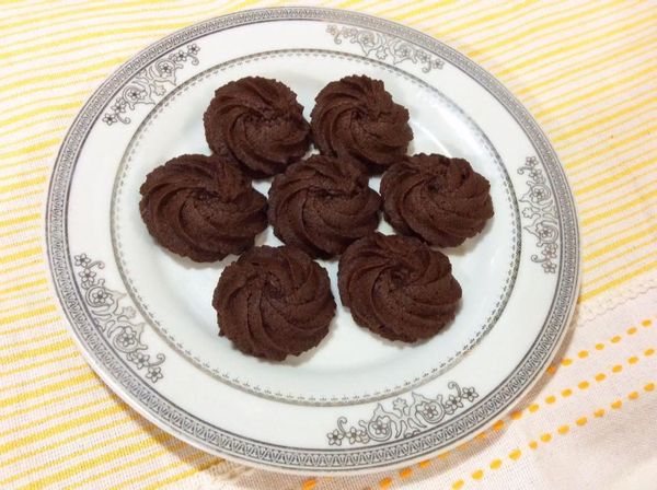 🍫可可奶油曲奇餅乾 
無鹽奶油240g、糖粉140g、全蛋1個、低粉310g、可可粉40g