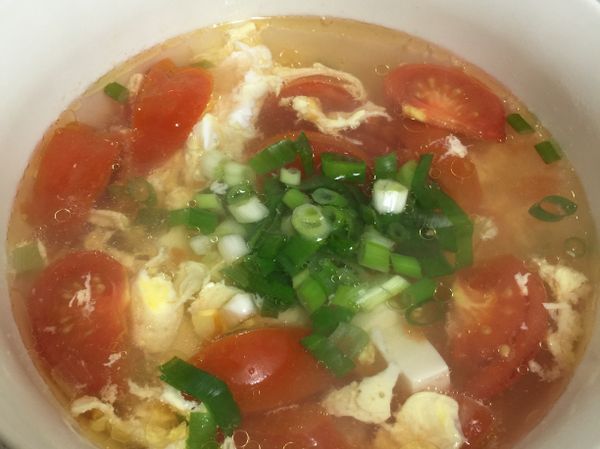 淋一些香油提味 在撒些蔥花裝飾 就完成啦‼️