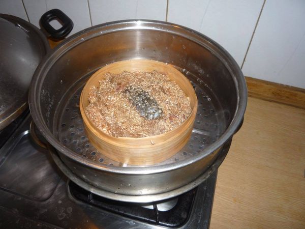 水滾後放進蒸籠大火蒸10分鐘