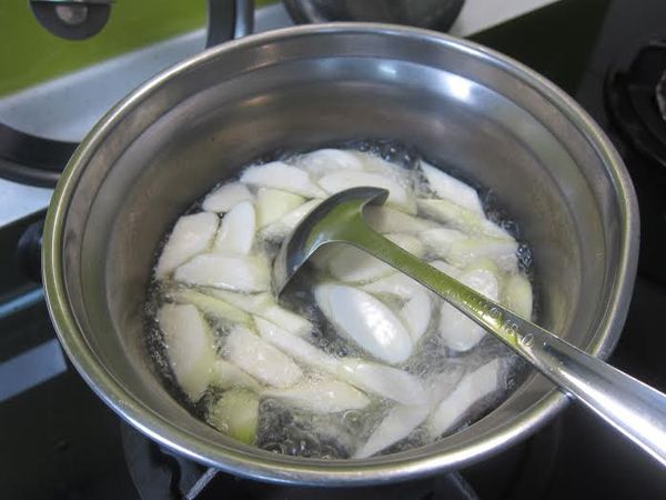 滾水先川燙筊白筍