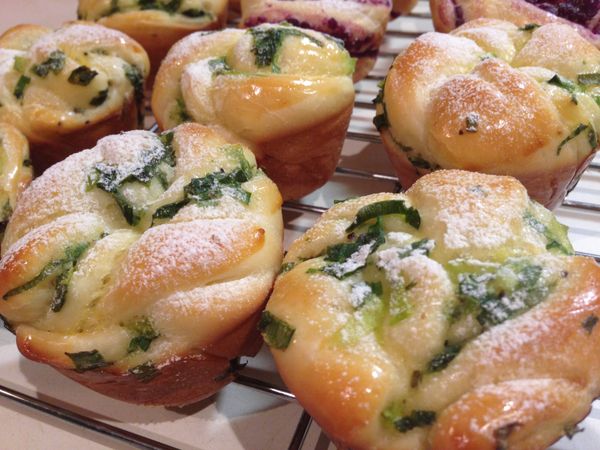 送烤箱，上下火180度烤15～18分鐘（7~8分鐘轉頭再烤，並注意烤色，已上色就蓋上錫箔紙，以免過焦），完成