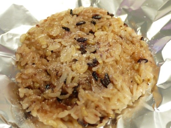 再灑點鹽即可完成米漢堡的部分