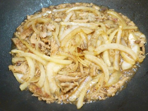 最後加點熱水讓味道融合，並且燒至水分收乾