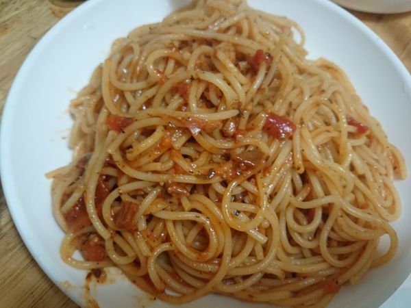 再加入黑胡椒、義式香料、羅勒葉調味