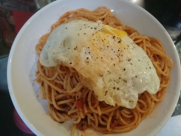 最後再煎顆蛋,台式義大利麵完成