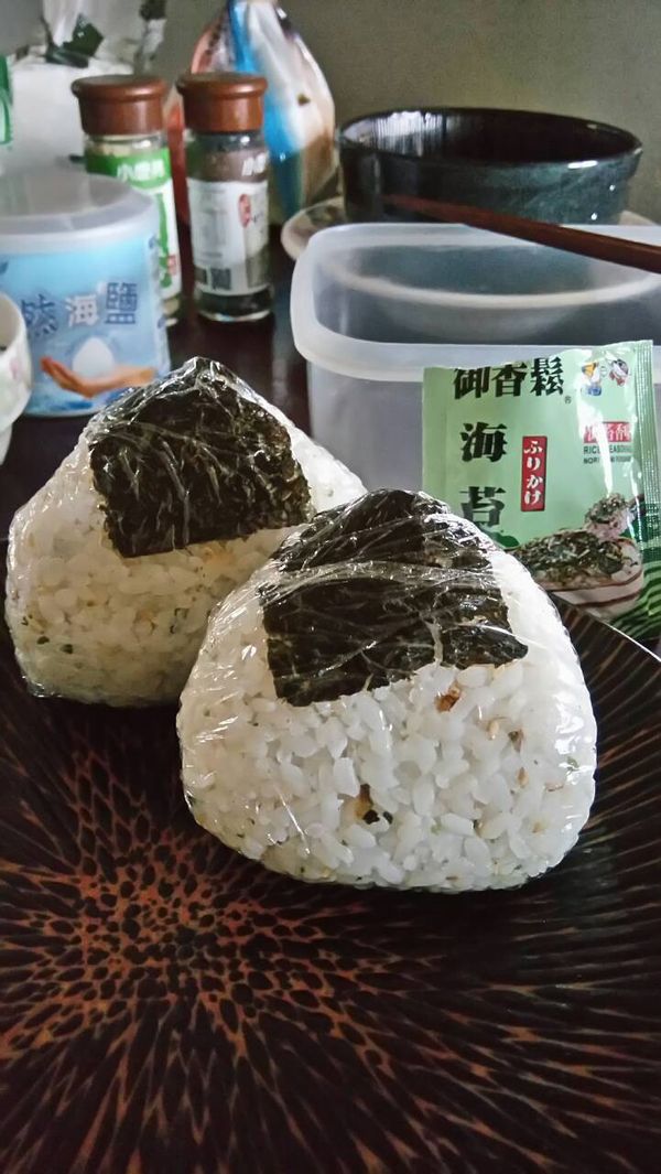 黏上一片海苔就完成囉！