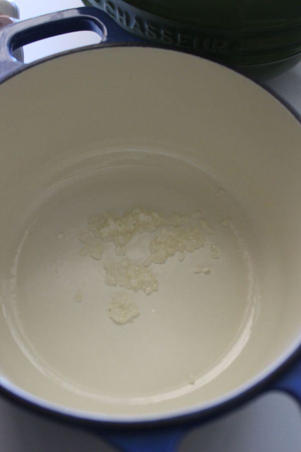 燉煮時鍋中加一點白米,米中的酶會分解筍中會苦的物質!