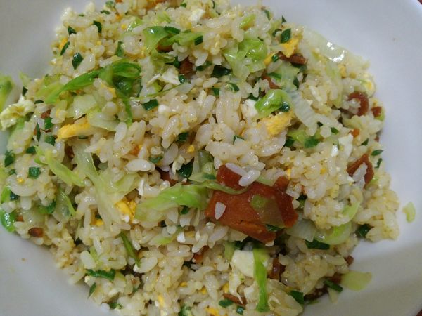 加蠔油調味道鹹度，拌勻。烏魚子炒飯就完成囉。