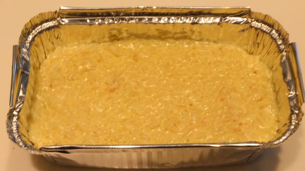 倒入模具中鋪平，進烤箱烤約15分鐘，烤完取出後冷藏至少1小時以上