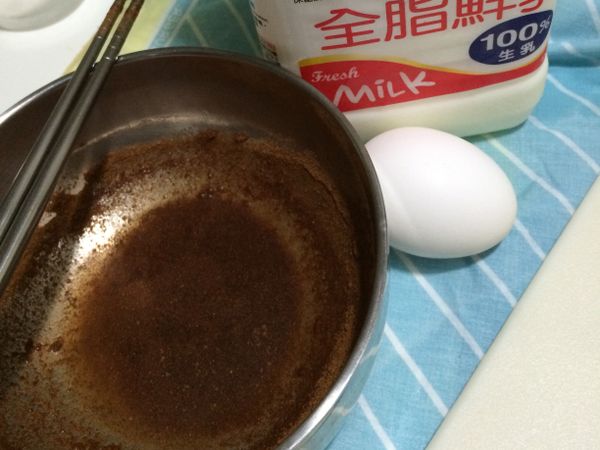 將肉桂粉用點熱水攪拌
加入鮮奶 雞蛋攪拌均勻
基底蛋液就完成了