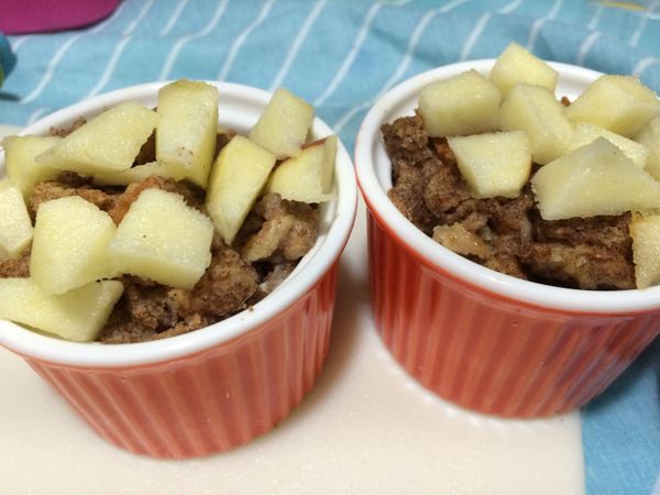 灑上蘋果丁 放入烤箱就好了