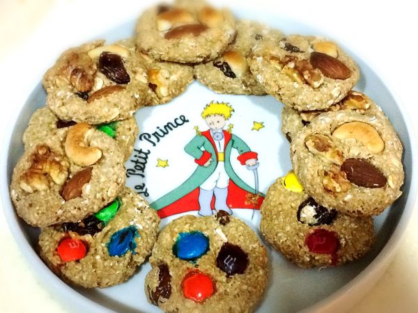 最後，烤盤上點橄欖油或選擇不上橄欖油只鋪上烘培紙，烤上５分鐘，喜歡焦一點的朋友時間就自己掌控，大約都是在5-7分鐘，堅果烤至金黃色會更香喔！如果怕烤焦，建議分次2分鐘、3分鐘、2分鐘慢慢烤喔