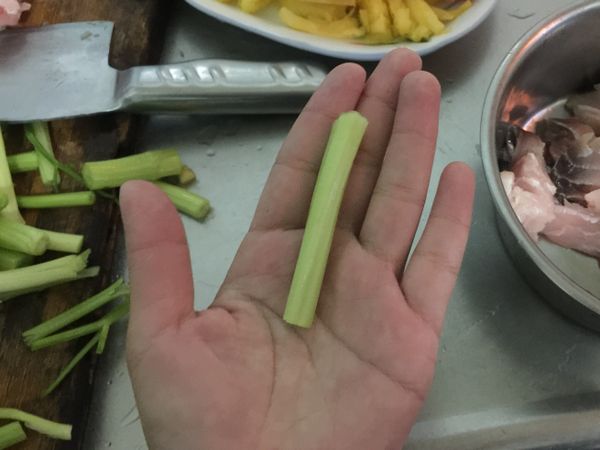 我們家習慣切長一點，以便筷子比較好夾