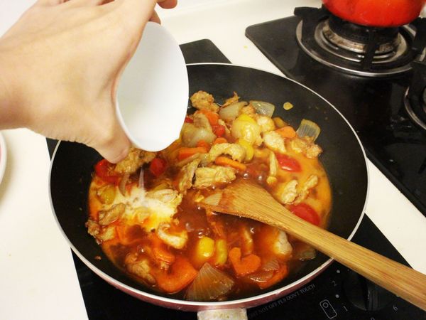 最後再使用太白粉勾芡。