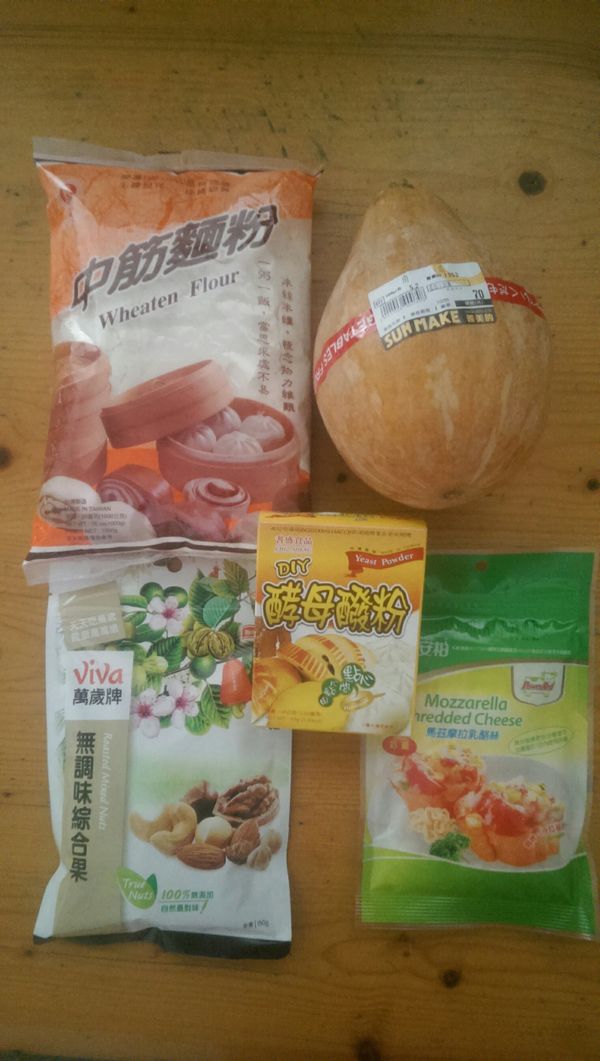 全聯的所有食材，南瓜.中筋麵粉.酵母粉醱.乳酪絲。